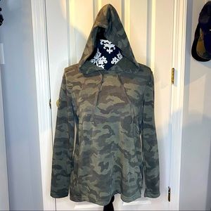 NWT Jane & Delancey Camo hoodie